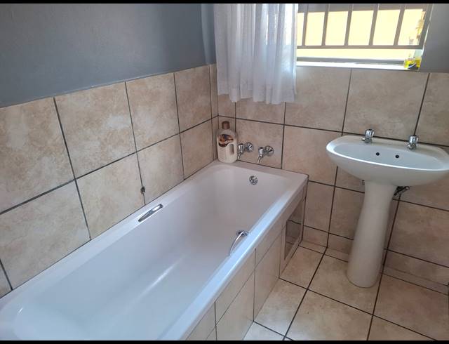 2 BEDROOM HOUSE FOR SALE IN GLEN HARVIE